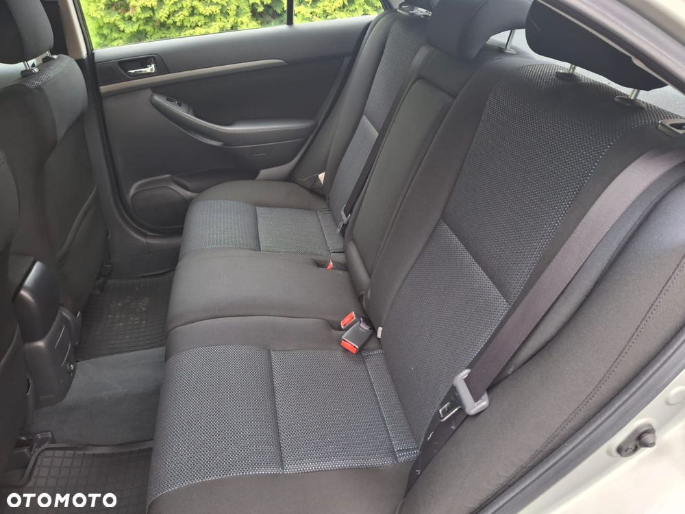 Toyota Avensis 1.8 VVT-i Executive - 23