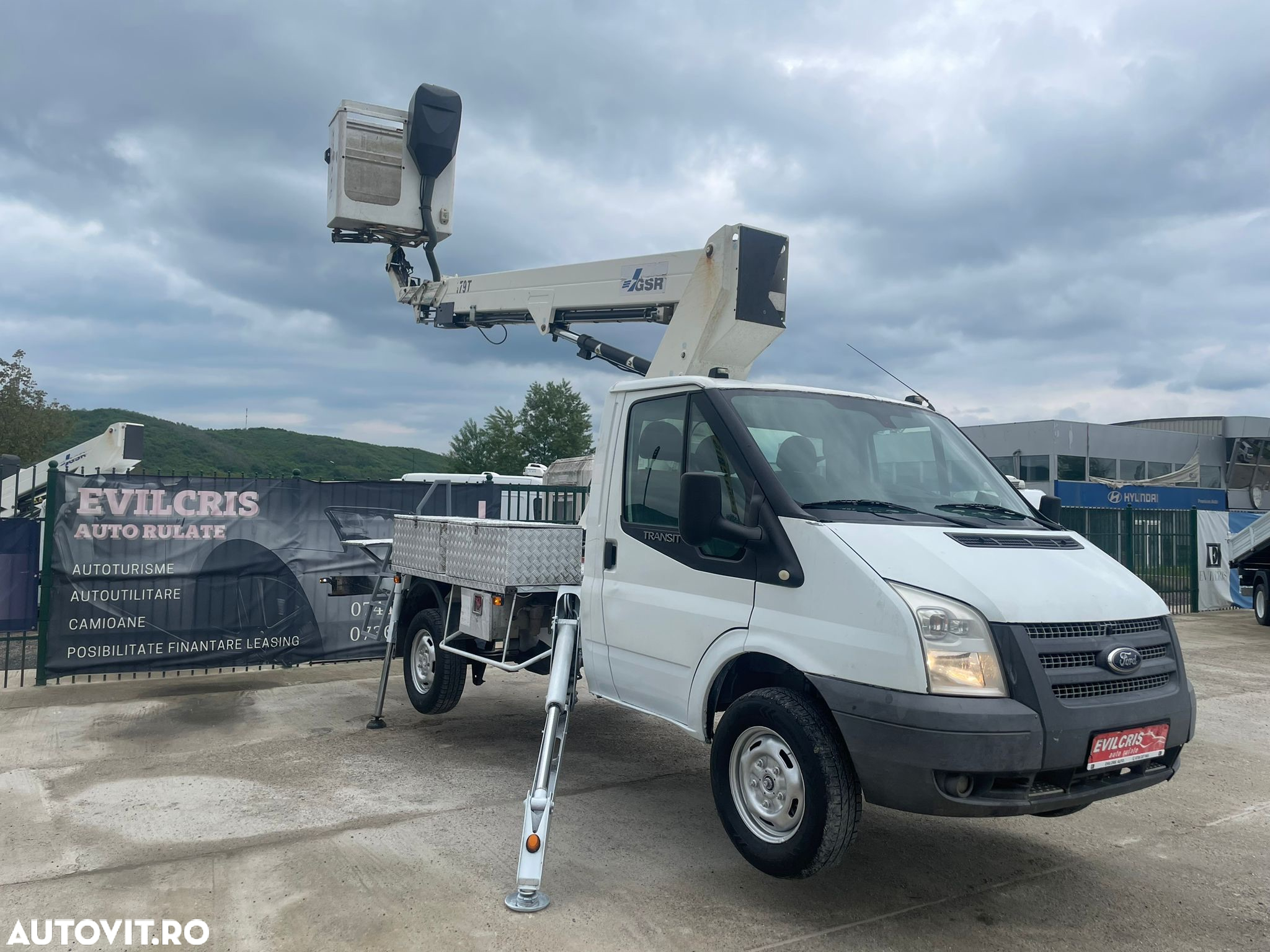 Ford Transit NACELA 4x4 18 M - 28
