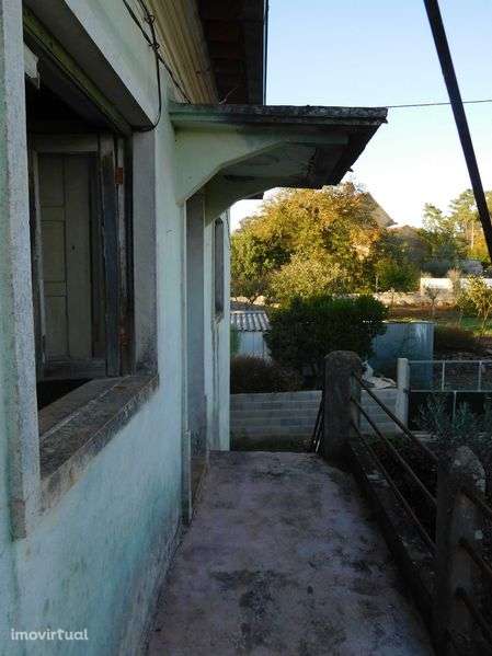 Casa para renovar ,Excelente local , bons acessos, boa esposição solar - Grande imagem: 2/12
