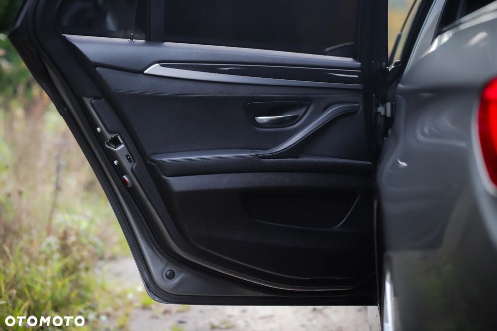 BMW Seria 5 520d xDrive - 18