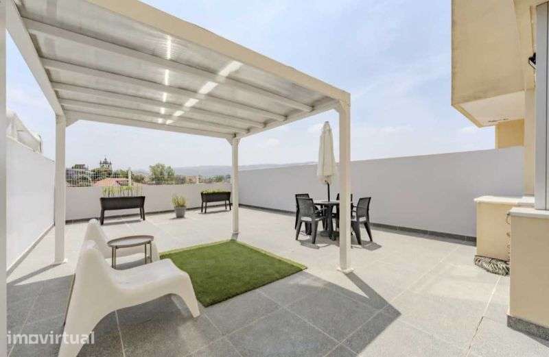 Fantástico T3 renovado com terraços e garagem no centro de Amares
