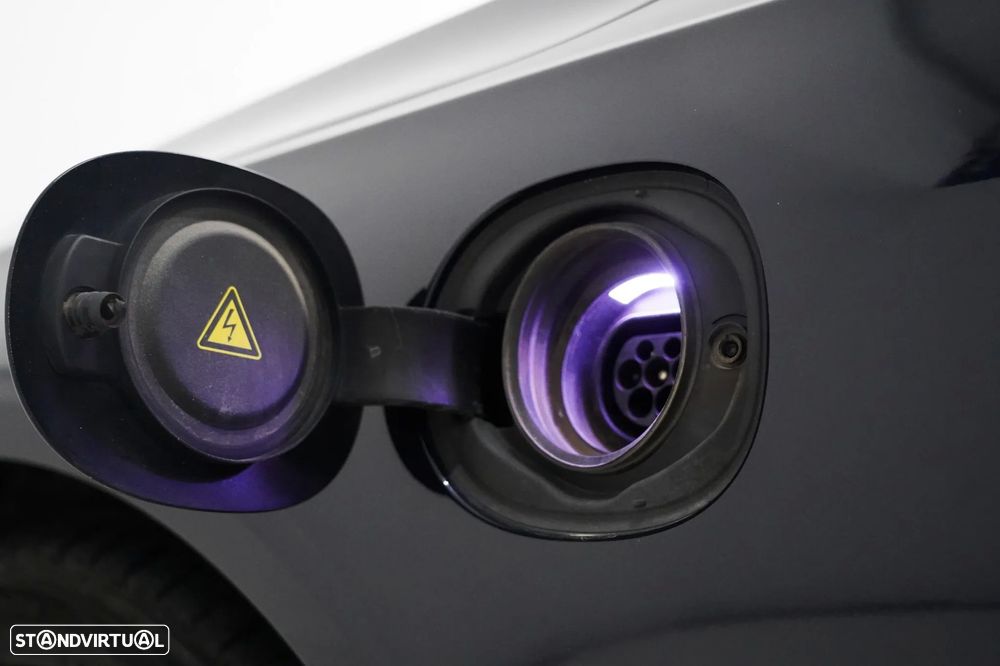 Volvo V90 2.0 T8 Momentum Plus AWD Geartronic - 18