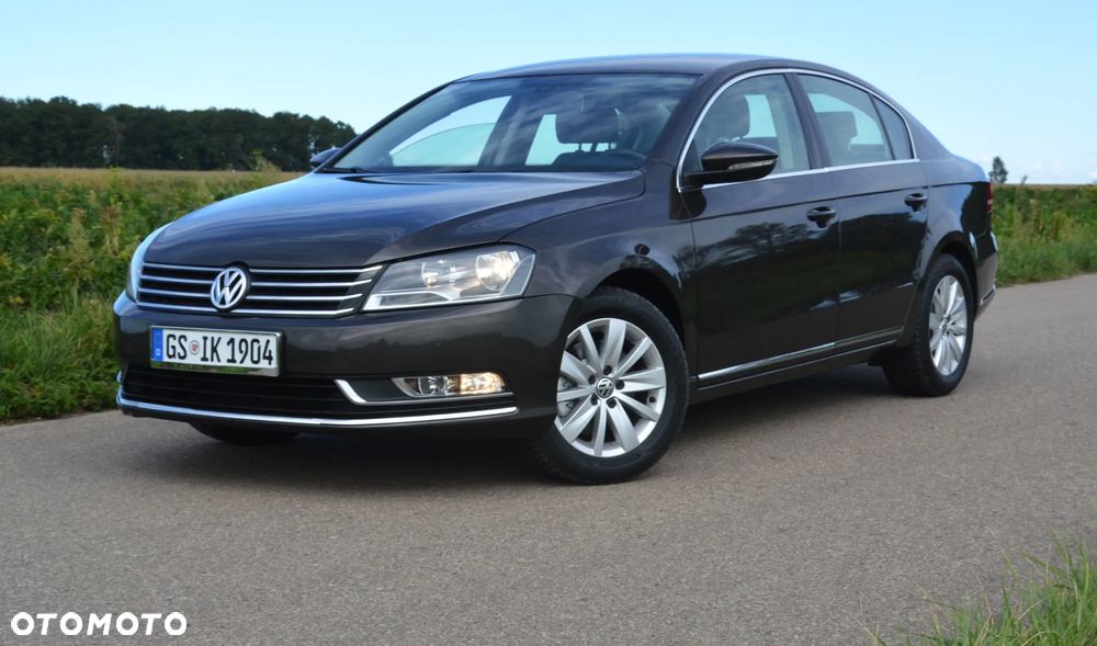Volkswagen Passat - 1