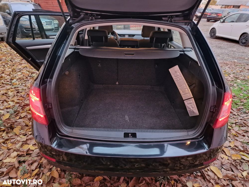 Skoda Octavia Combi Diesel 1.6 TDI Style - 16