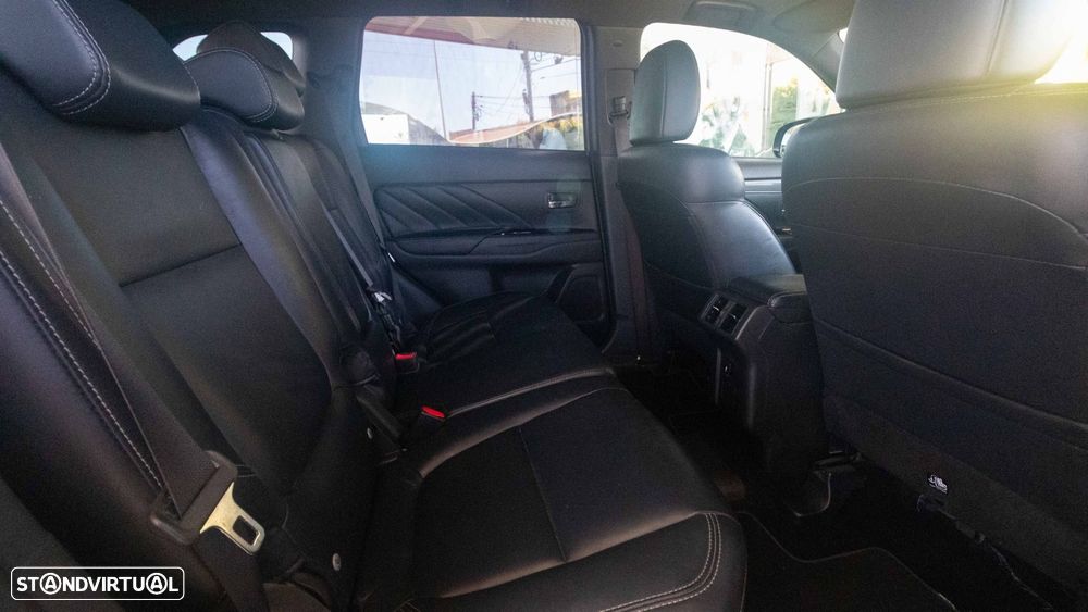 Mitsubishi Outlander 2.4 Instyle - 13