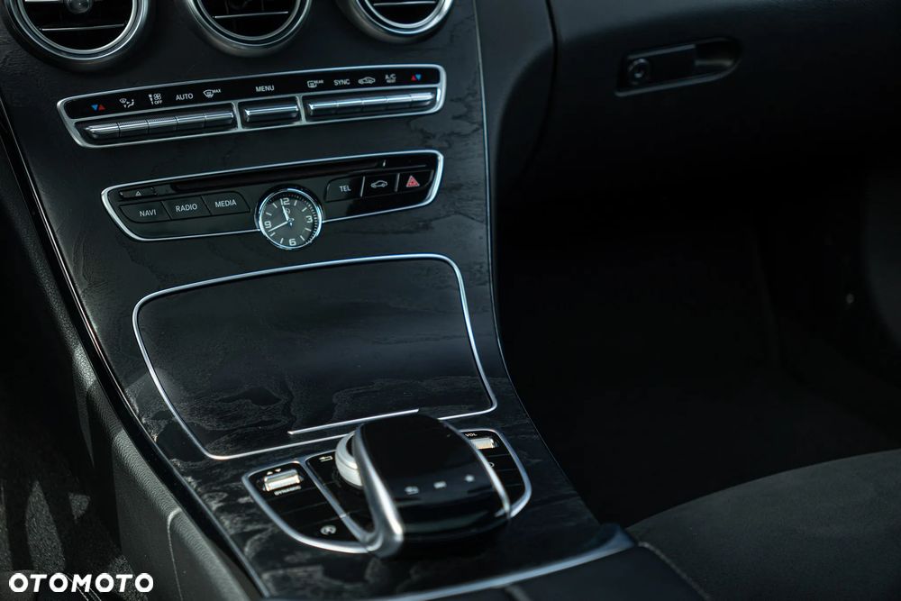 Mercedes-Benz Klasa C 200 4-Matic 9G-Tronic - 39