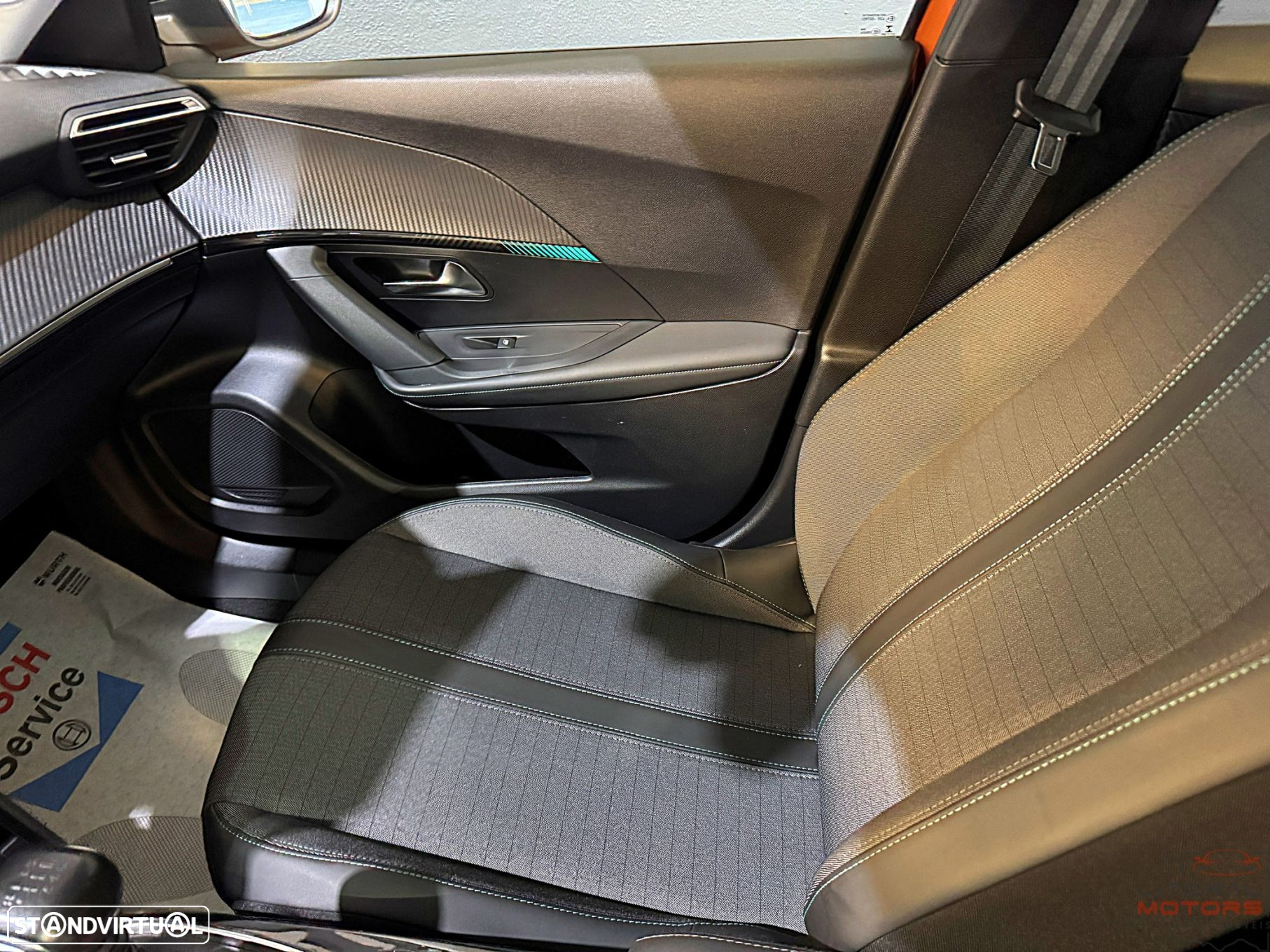 Peugeot 2008 1.2 PureTech Allure Pack - 20