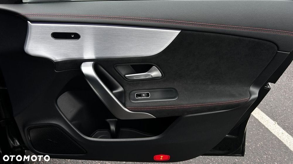 Mercedes-Benz CLA 200 7G-DCT - 21