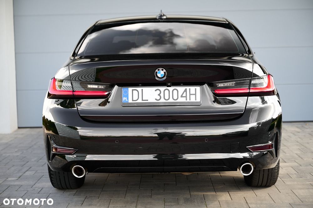 BMW Seria 3 330e Sport Line sport - 13