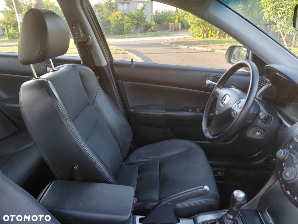Honda Accord 2.0 i Executive - 17