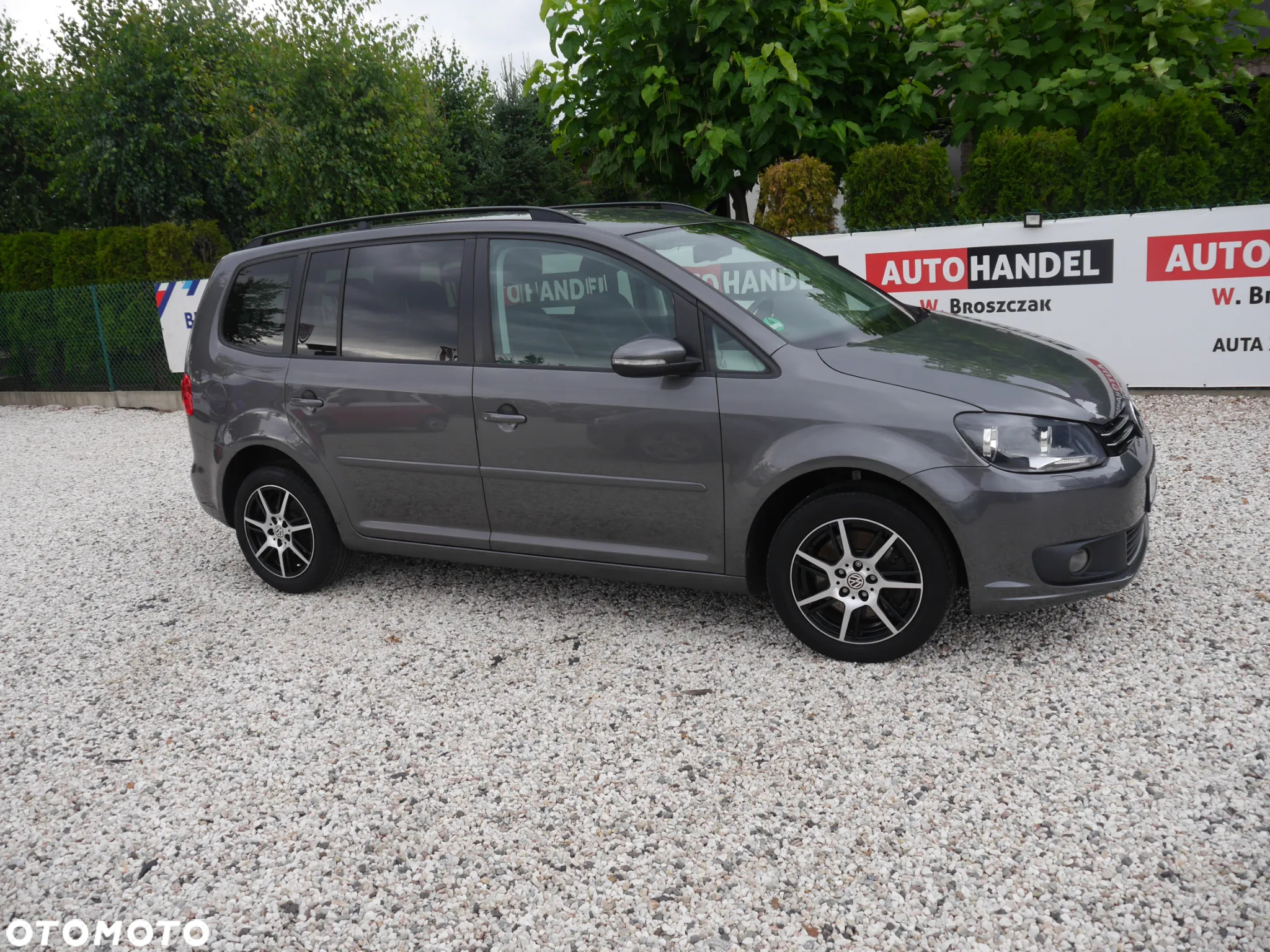 Volkswagen Touran 2.0 TDI DPF BlueMotion Technology DSG Comfortline - 11