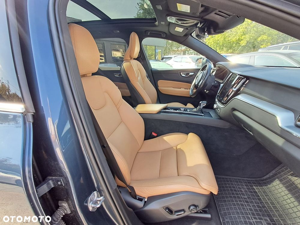 Volvo XC 60 T5 GPF Momentum - 33