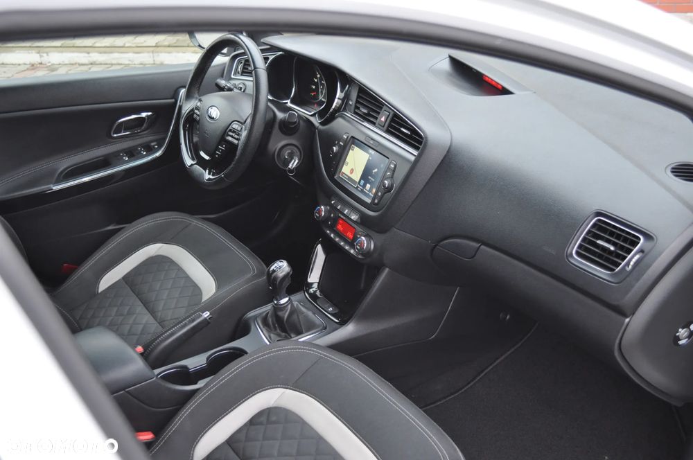 Kia Ceed 1.6 CRDi GT Line - 16