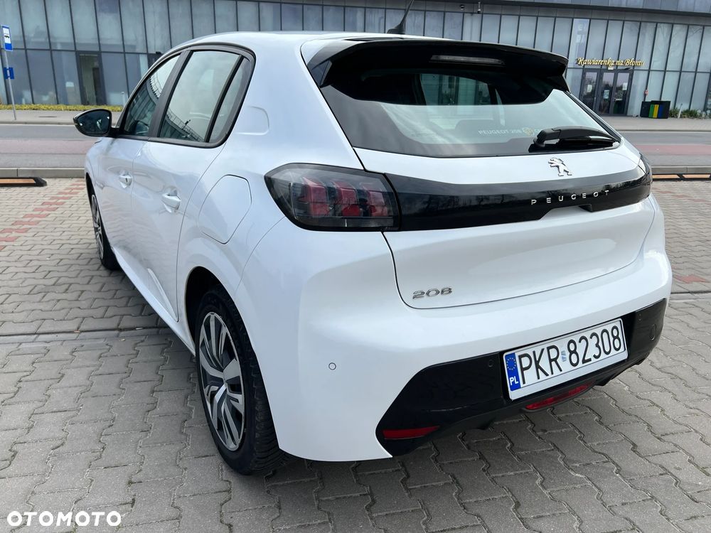 Peugeot 208 - 8