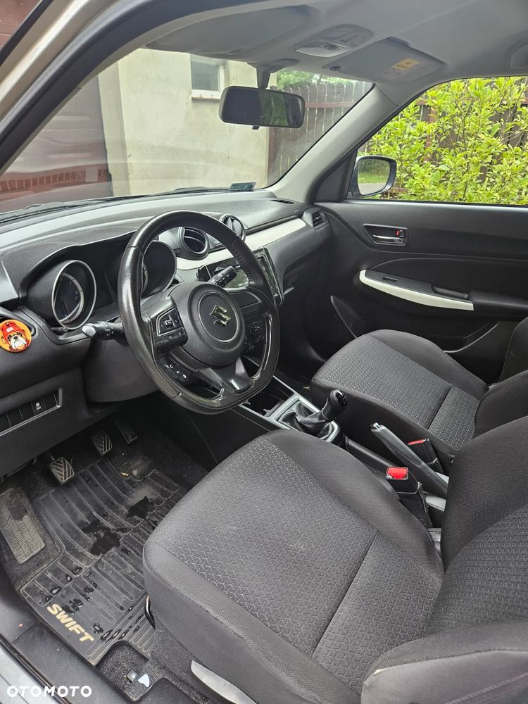 Suzuki Swift 1.2 Premium Plus - 10