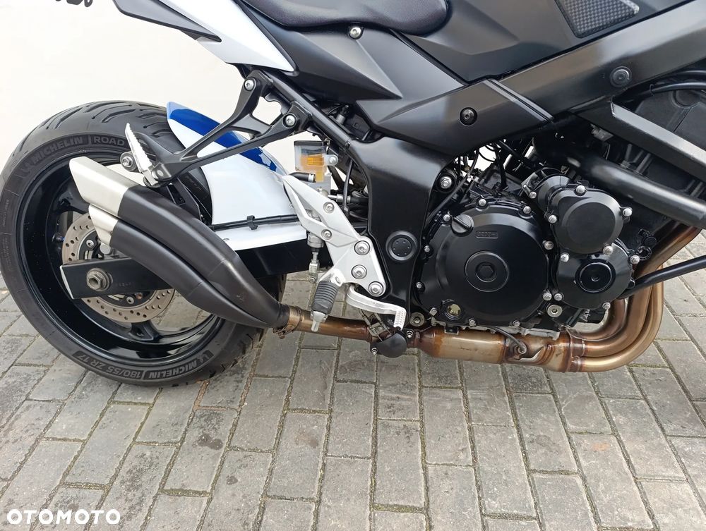 Suzuki GSR - 25