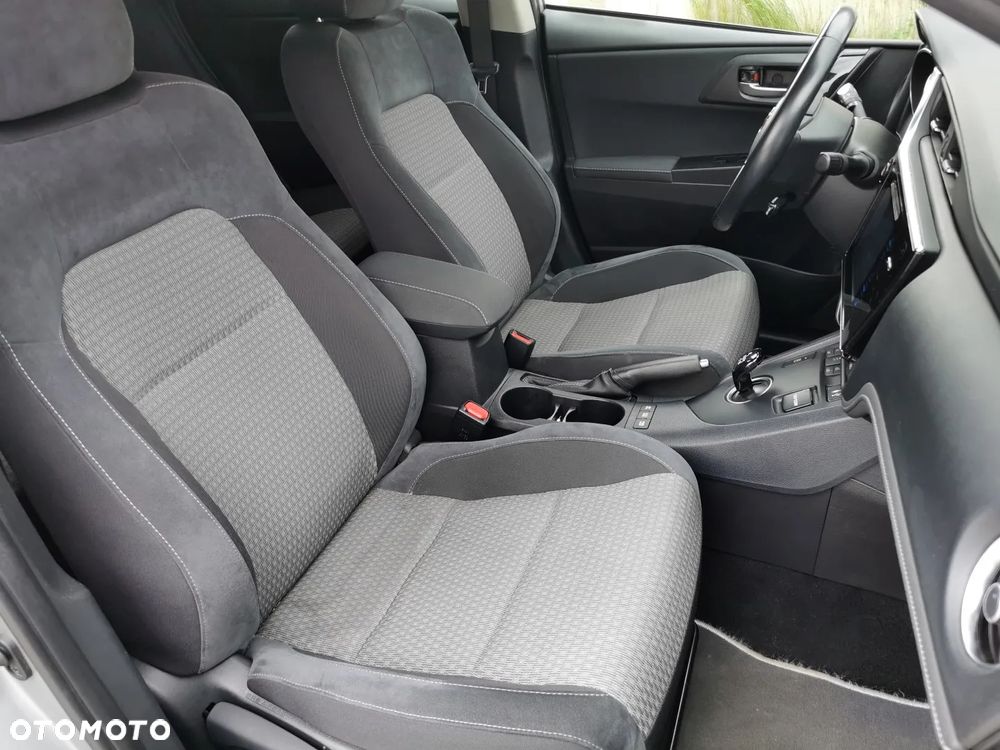 Toyota Auris - 11