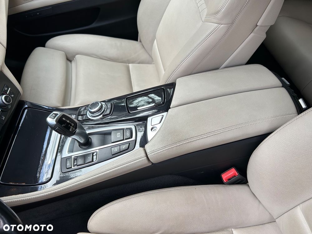 BMW Seria 5 530d xDrive - 9
