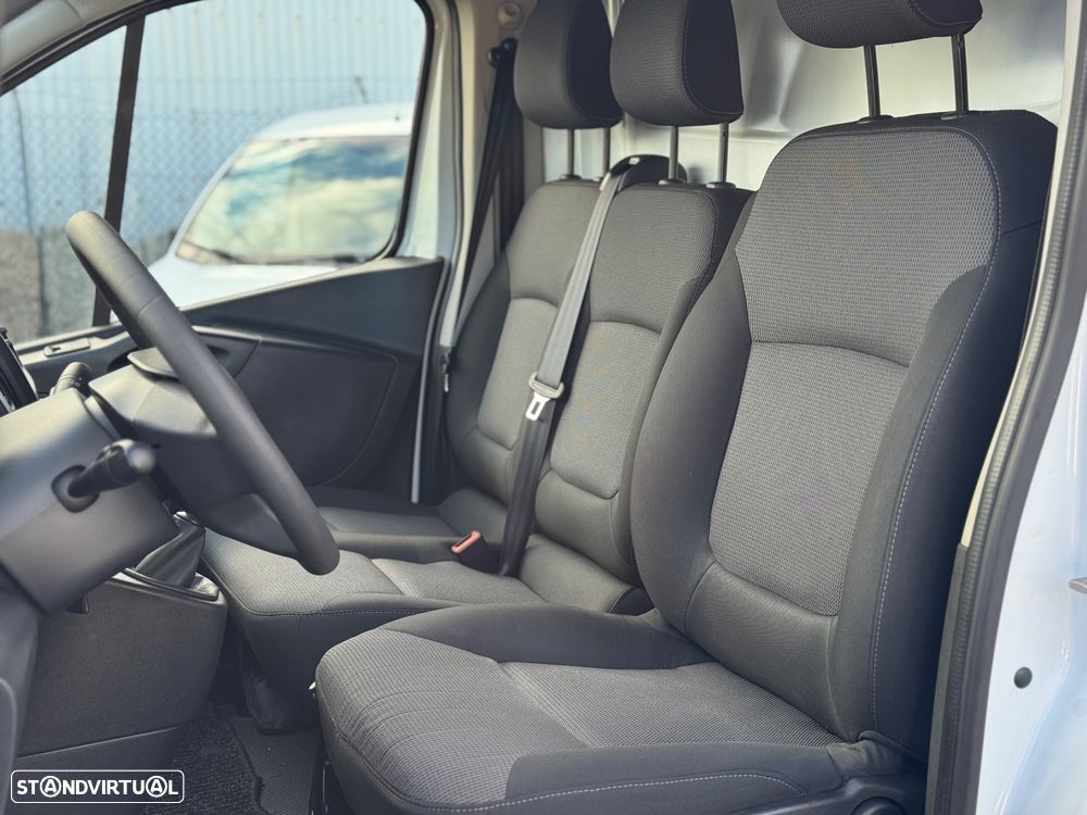 Renault Trafic 2.0 dCi 170cv c/Iva Dedutivel - 19