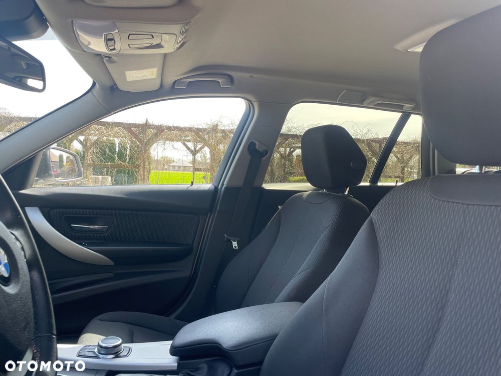 BMW Seria 3 320d Edition Luxury Line Purity - 17