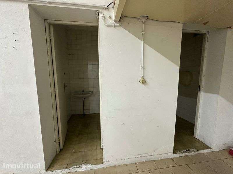 Arrenda-se rmazém amplo em Lordelo, Gumarães - Grande imagem: 4/4