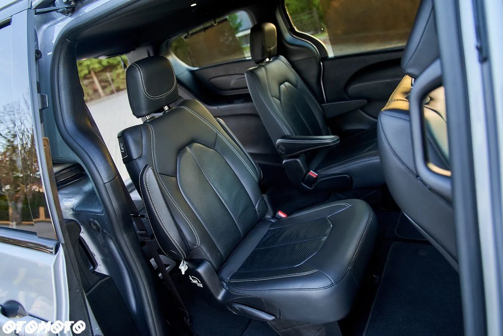 Chrysler Pacifica - 26