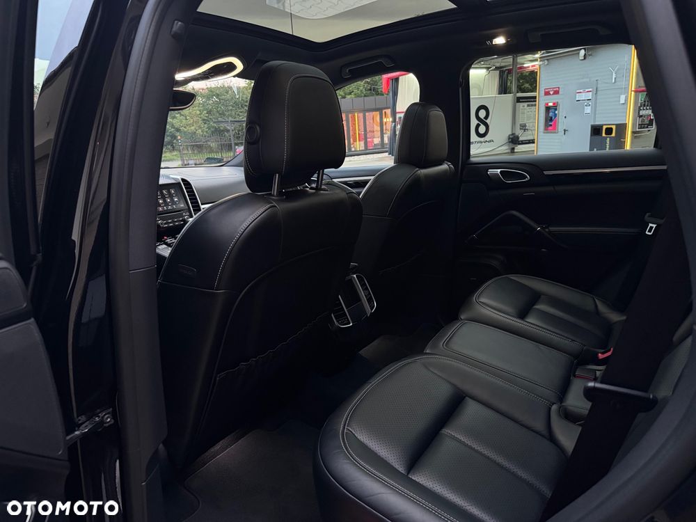 Porsche Cayenne Platinum Edition - 32