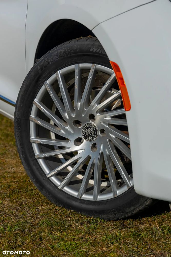 Chrysler Pacifica - 4