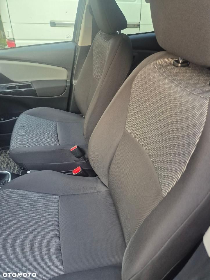 Toyota Yaris 1.33 Premium - 4