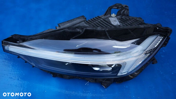 VOLVO XC60 II LIFT LAMPA PRZÓD MID LED LEWA