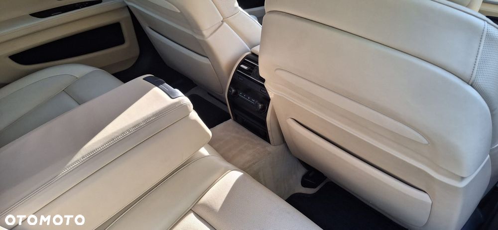 BMW Seria 7 740d xDrive - 9