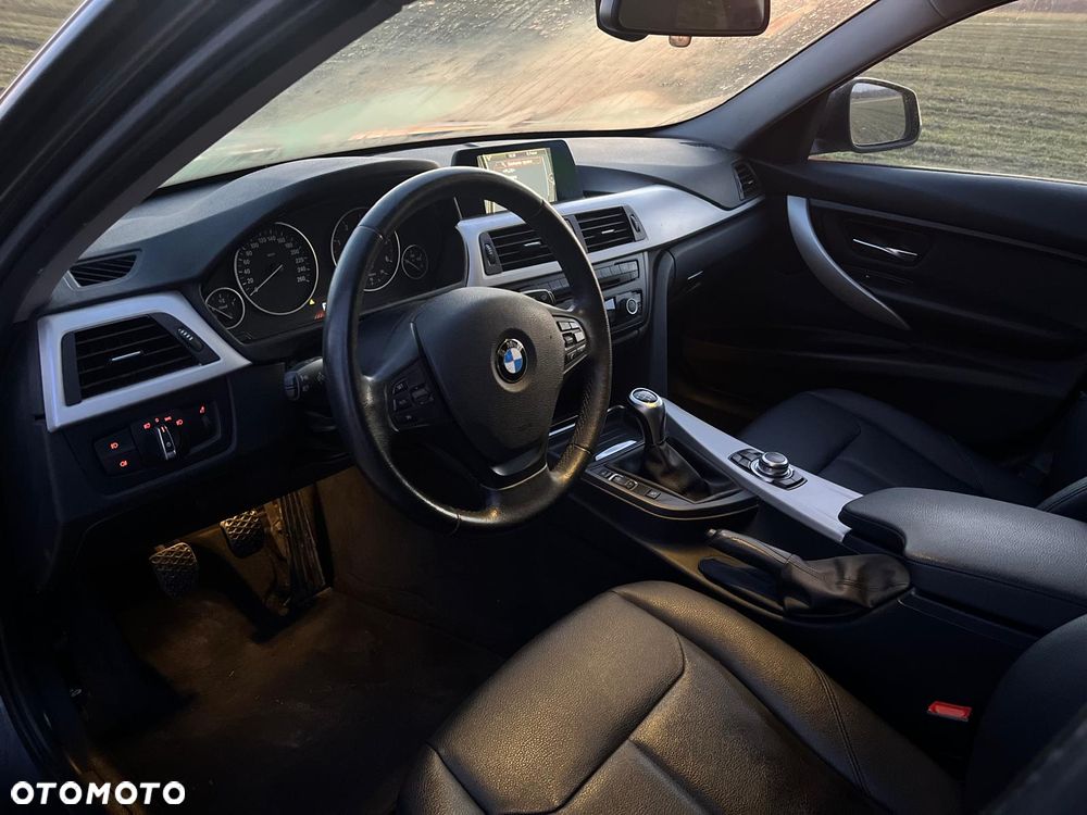 BMW Seria 3 320d Efficient Dynamics - 24