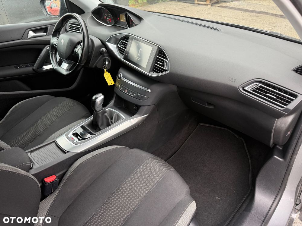 Peugeot 308 1.2 PureTech Access S&S - 18