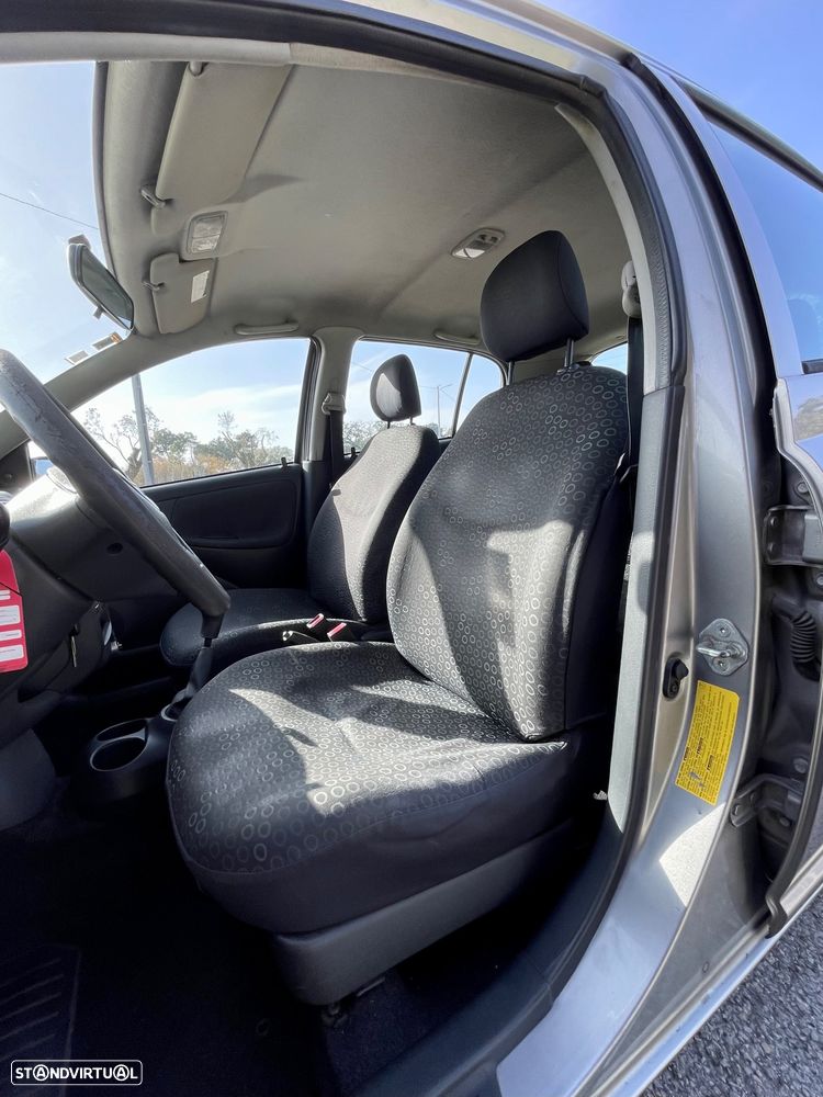 Toyota Yaris 1.0 Sol - 11