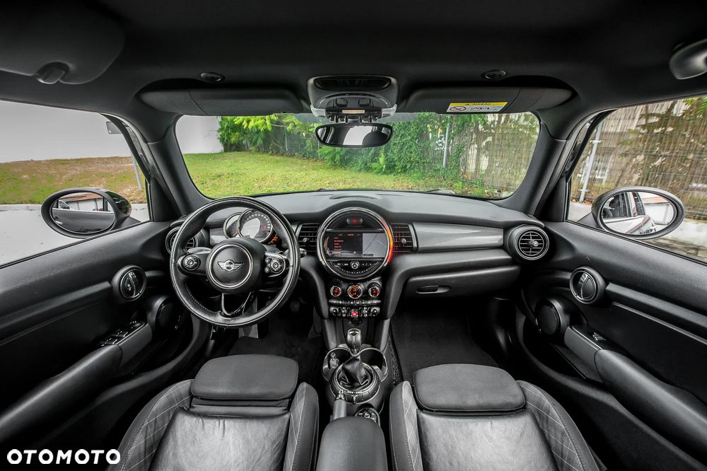 MINI Cooper Essential Trim - 5