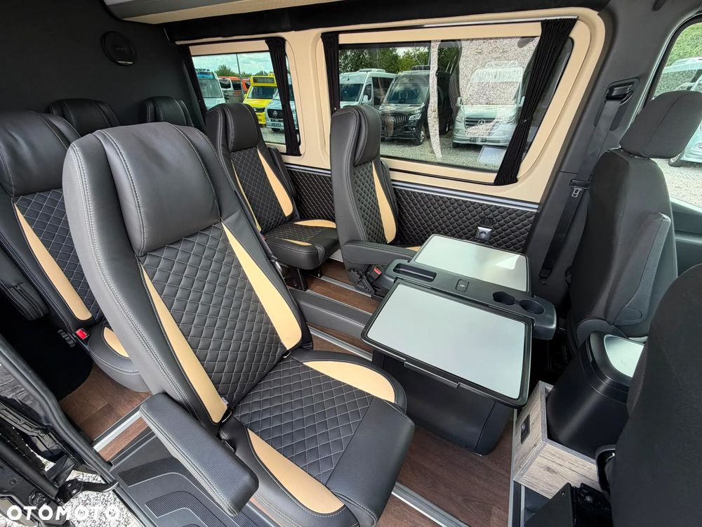 Mercedes-Benz Sprinter 319 - 17