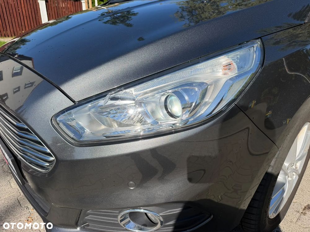 Ford S-Max - 11