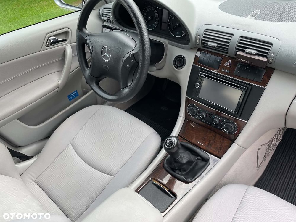 Mercedes-Benz Klasa C 180 Kompressor Classic Sport Edition - 12