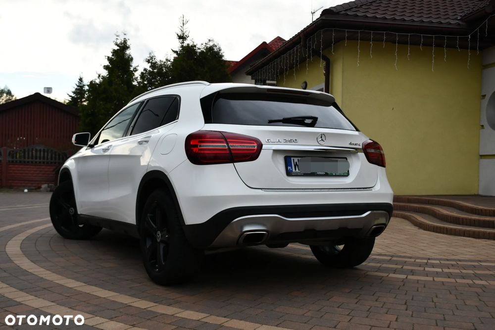 Mercedes-Benz GLA 250 4-Matic AMG Line - 13