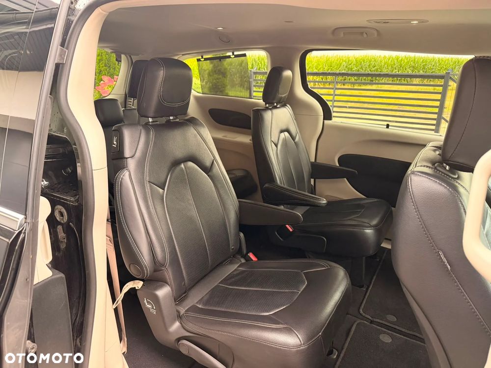 Chrysler Pacifica - 14