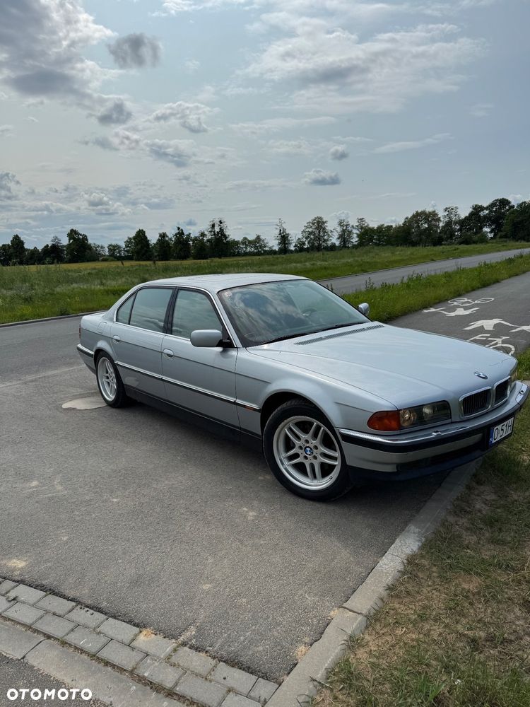 BMW Seria 7 750iL - 1