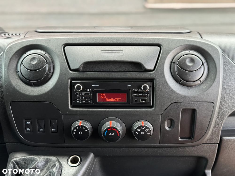 Renault MASTER KONTENER Niskopodwoziowy! Webasto!! Pod Food Truck!  * Auto Kupione w ASO Renault * Gwarancja  *  2,3 145Km * Bardzo oszczędny i dynamiczny silnik * 6-cio Stopniowa Skrzynia Biegów * System Extended Grip *  Lusterko Wide View *  Klimatyzacja * Tempomat * MP3 * Bluetooth * USB * - 29