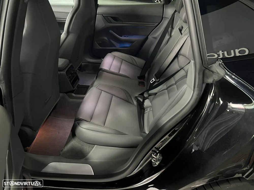 Porsche Taycan Sport Turismo - 20
