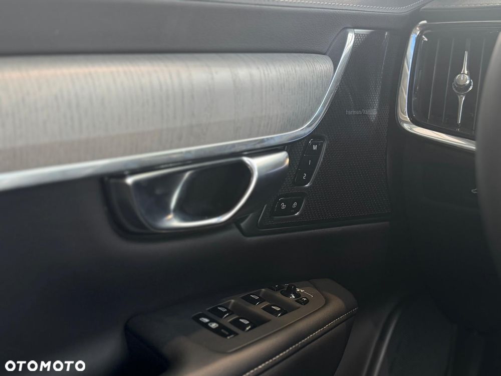 Volvo V90 T6 AWD Plug-In Hybrid Plus Dark - 15