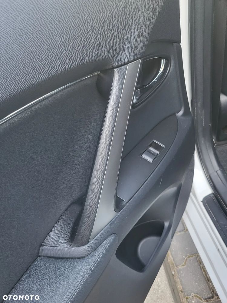 Toyota Avensis 2.0 D-4D Premium - 14