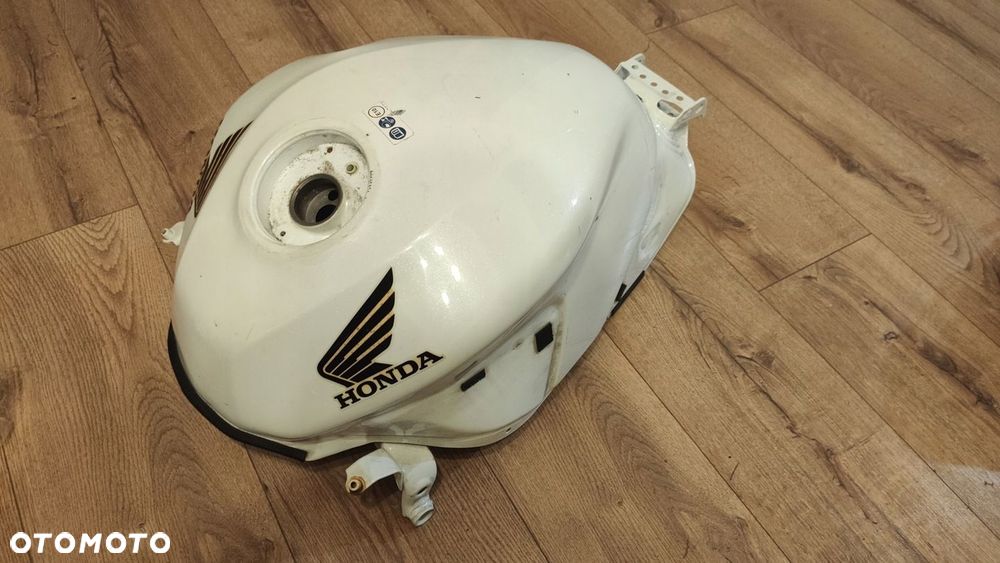 EU BAK ZBIORNIK HONDA CB 650 F - 2