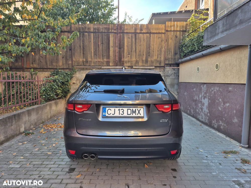 Jaguar F-Pace - 9