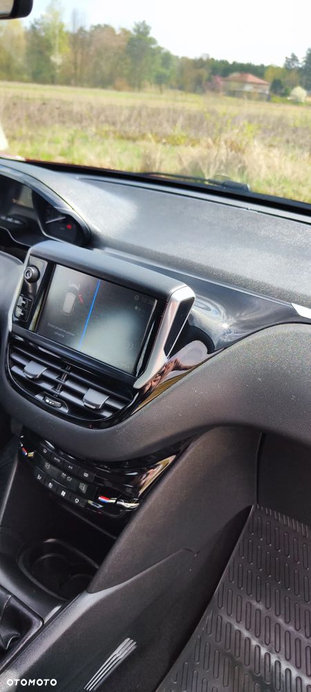 Peugeot 208 - 5