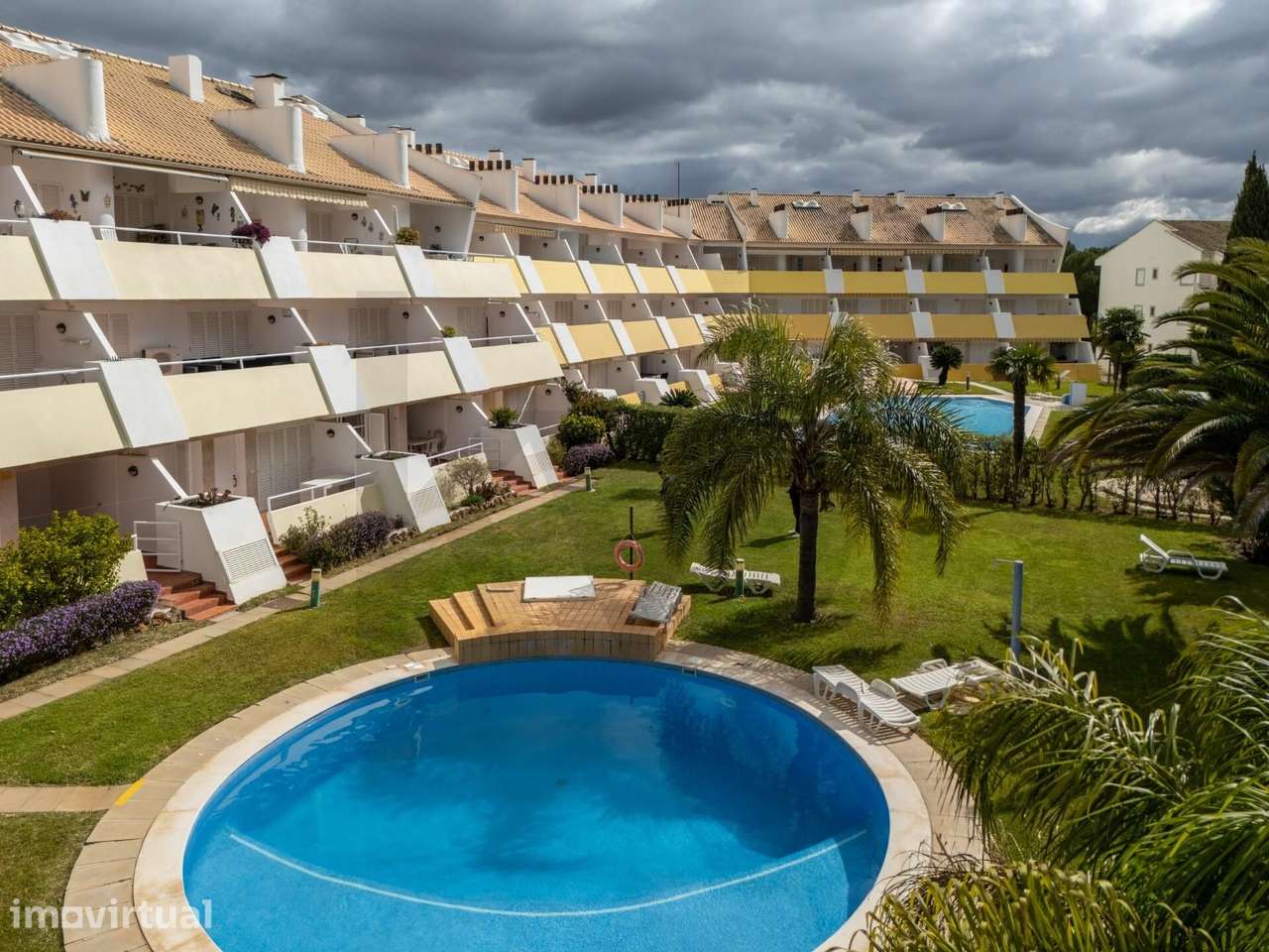 T2 Duplex Rua das Cássias, Vilamoura | Piscina, Jardim e Estacionament - Grande imagem: 3/27