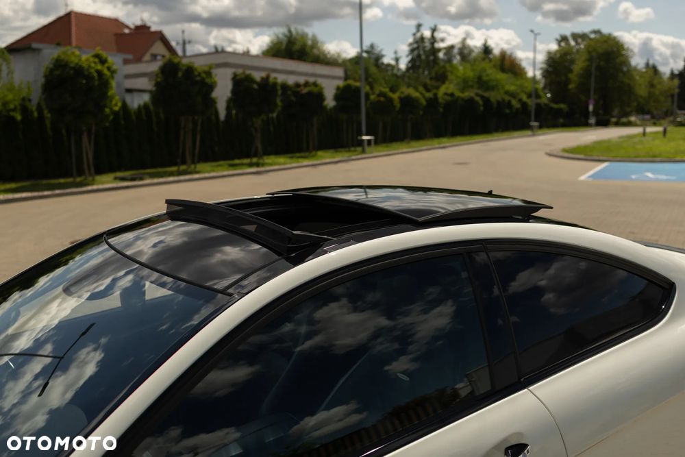 Mercedes-Benz Klasa C 63 AMG AMG SPEEDSHIFT MCT AMG Performance Package - 13